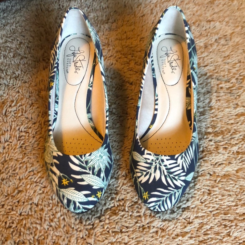 Life Stride size 8 heels